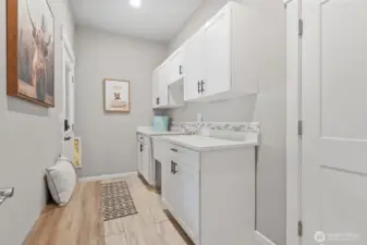 mud room with sink