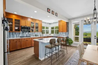 The extensive counter space and cabinets storage  is something you absolutely love.