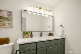 Upstairs full bath with large 60" vanity and quartz countertop