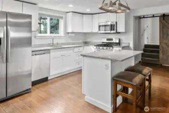 This kitchen is perfect to host many guests!