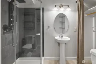 Bedroom 3 en-suite.