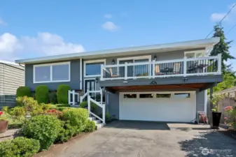 918 Daley is on a great street close to downtown
