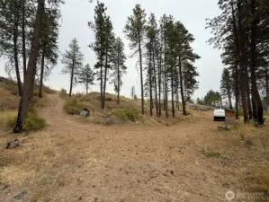The driveway has a couple of spots where a higher clearance vehicle may be preferred, but it is all driveable with a standard-clearance vehicle and there is plenty of turnaround space at the end.