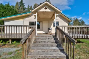 Large wrap around deck!