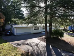 Front home view toward the south