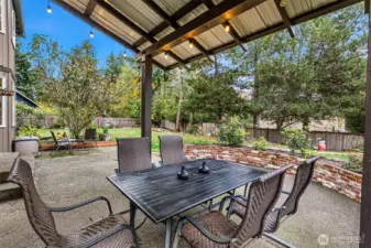 Covered patio area with built in planter boxes