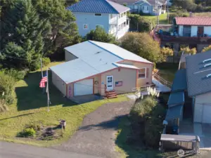 Darling coastal home in Salt Aire Shores!