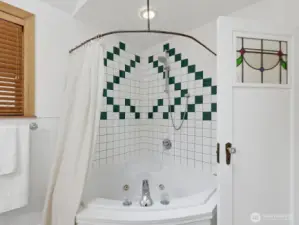 Love the vintage charm of this curved shower rod