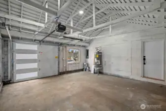 Large 1.5 car garage