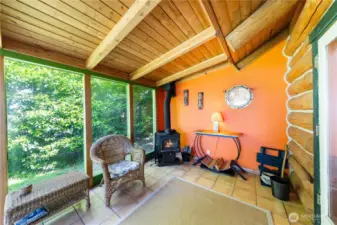 Enclosed Sunroom for Relaxing
