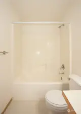 Full guest bath upstairs