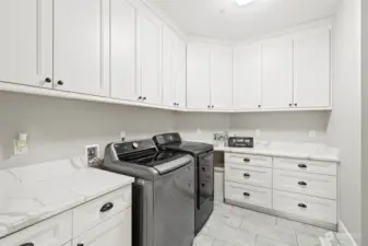 2nd laundry area upstairs.