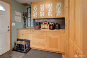 walk in pantry/Coffee Bar
