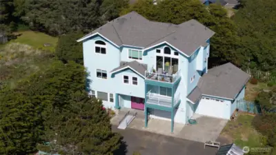 This home has been maintained with meticulous care and is sure to make its new occupants very happy!