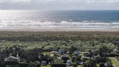 Imagine living in such proximity to the beach, and being able to watch the waves every day from the comfort of your own home.