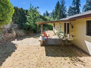 Fully-fenced private backyard!