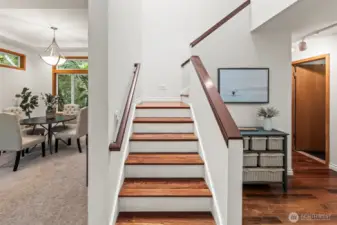 Enter to gorgeous Hardwoods, incredible natural light and soaring ceilings
