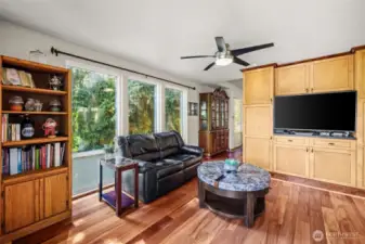 Built in wood cabinets. Ceiling fan.