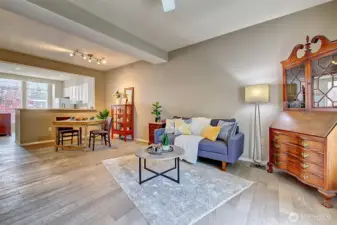 Tall 9ft Ceilings - Living Room that Flows into Dining Area