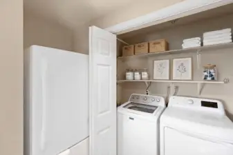 Laundry conveniently in the kitchen - washer and dryer can stay!