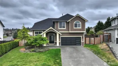 Welcome to your new home. Located in the awesome Southwood neighborhood. This home sits on a cul-de-sac