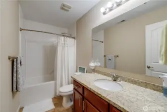 Upstairs full bathroom