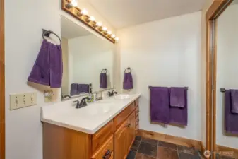Lower 2nd full bathroom to compliment 4 lower bedrooms