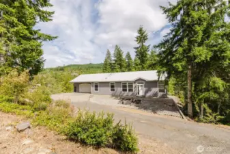 Wide driveway and easy access to home.