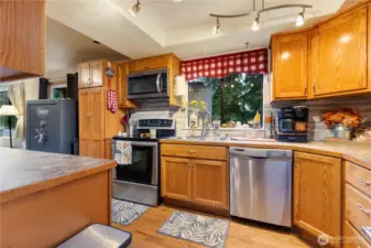 Kitchen w/ eating space