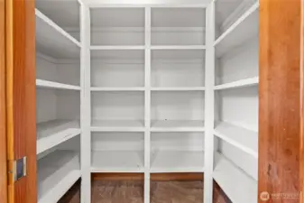 Walk in pantry