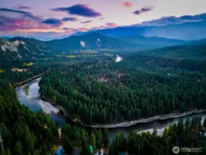 Sunset and the Wenatchee River from Ponderosa Estates in Plain, WA — an unforgettable backdrop for your mountain lifestyle. Just ~20 minutes to the Bavarian-themed village of Leavenworth with wine tasting, restaurants, and boutique shopping, and ~35 minutes to Stevens Pass for skiing and mountain biking. Roughly two hours from Seattle, this location balances accessibility with the best of Pacific Northwest outdoor recreation.
