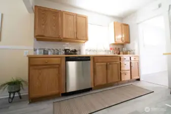 Spacious kitchen!