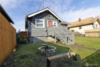 Contractor designed fire pit and chairs