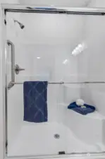 Primary shower with handrails