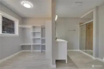 Main Bathroom & closet