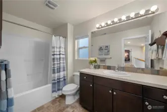 Upstairs full bathroom