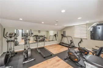 Stay active with access to two well-equipped fitness rooms—conveniently located within the community.    Stay active with access to two well-equipped fitness rooms—conveniently located within the community.