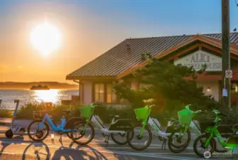 Enjoy Alki Bath House just a block away which houses so many fun and local events for the community.
