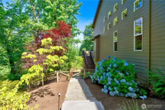 Side walkway