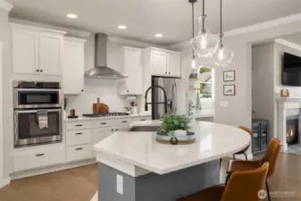 Note entry to desk area/pantry