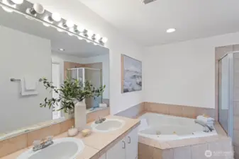 The 5-piece primary en-suite bathroom features a large jetted soaking tub, separate shower and double vanity.