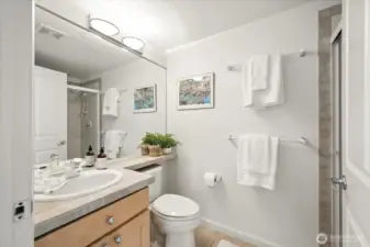 Secondary bath with walk in shower