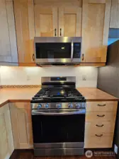 Wonderful upgraded appliances in the kitchen