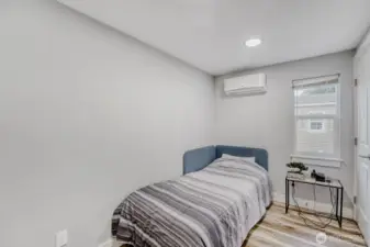 2nd bedroom with closet.