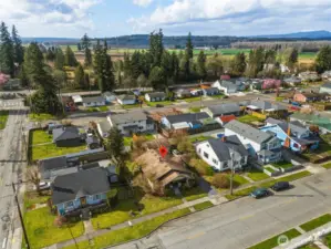 An ideal location within a quiet, established downtown Arlington neighborhood - walking distance to downtown.