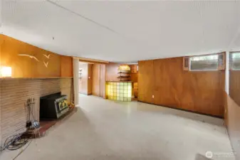 Great basement with retro bar