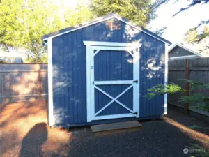 FOR YOUR CONVENIENCE THERE IS AN OLD HICKORY STORAGE SHED!