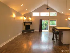 ENTERING INSIDE THIS BEAUTIFUL HOME FEATURES A BLEND OF STYLE & COMFORT FOR ENTERTAINING & RELAXED LIVING WITH HARDWOOD FLOORING!