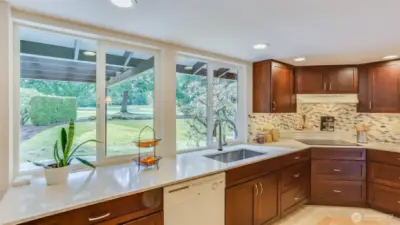 You will love meal prepping in this kitchen with direct views to the back yard and golf course.