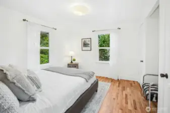 Has 2 closets.